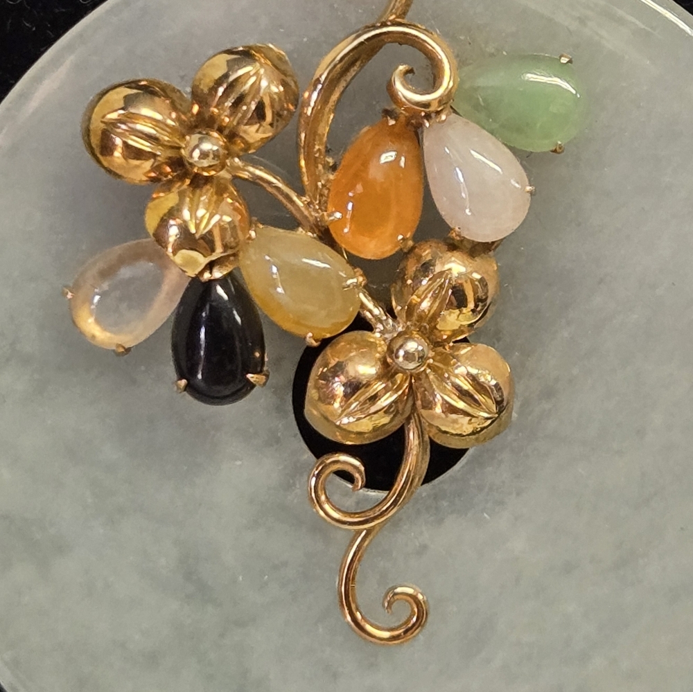 Vntg Jadeite w/14k Gold and Multicolor Jadeite Floral Pndt 2 1/2" Drop 2 1/8 Dia - Picture 3 of 10